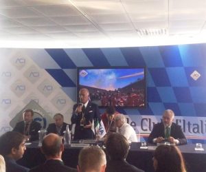 Un momento della conferenza stampa con l'annuncio, presenti il presidente di Regione Lombardia Roberto Maroni, il patron del circus della Formula 1 Bernie Ecclestone e il presidente di Aci Italia Angelo Sticchi Damiani.