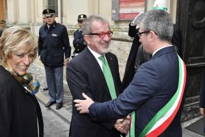 Il presidente di Regione Lombardia Roberto Maroni e il sindaco di Mantova Mattia Palazzi, 